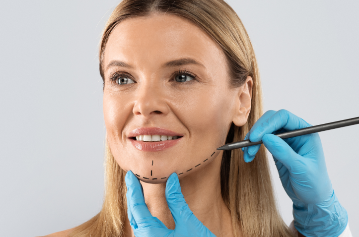 plastic-surgeon-drawing-contours-around-female-chi-2023-11-27-04-51-27-utc Facial Surgery in Charleston County, SC